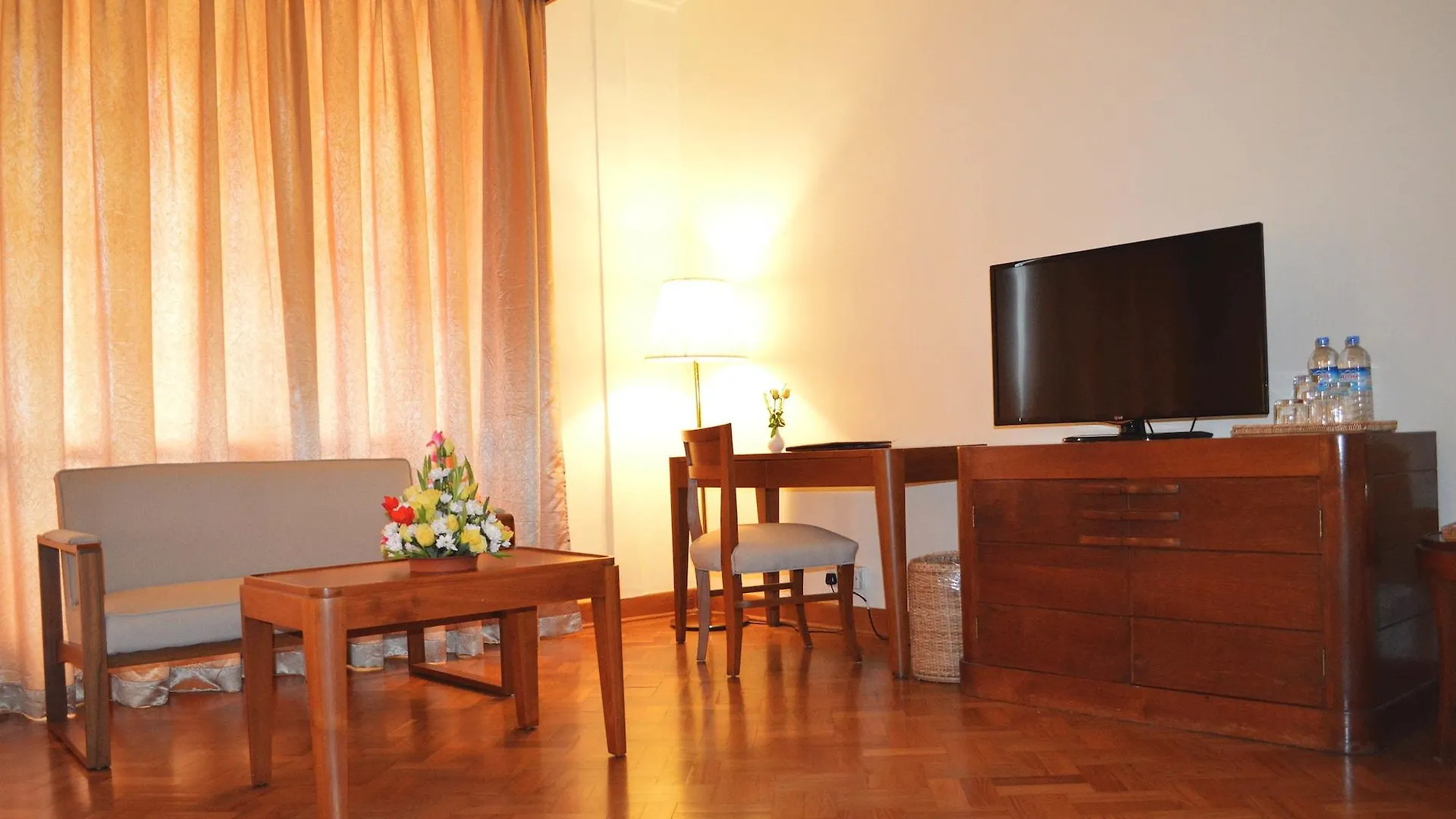 Inya Lake Hotel Rangum