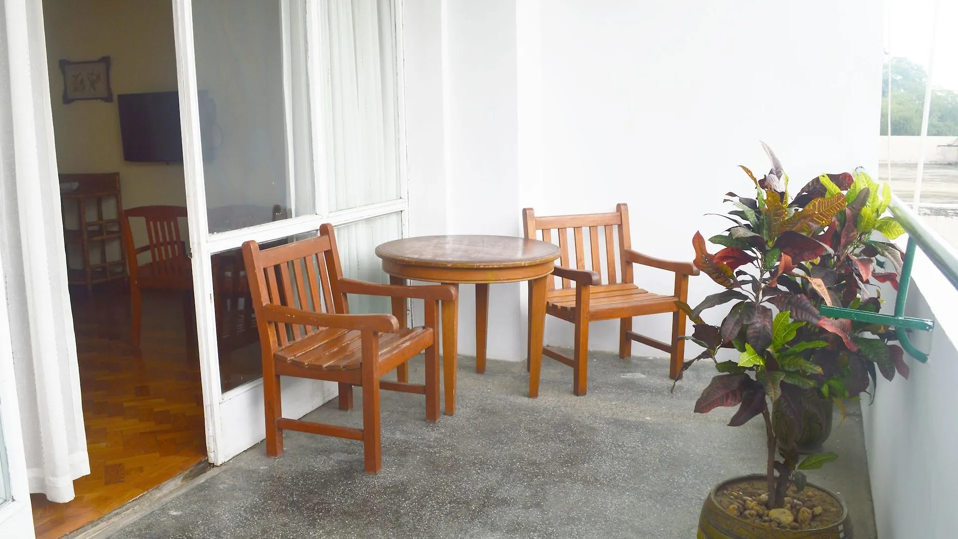 Inya Lake Hotel Rangum