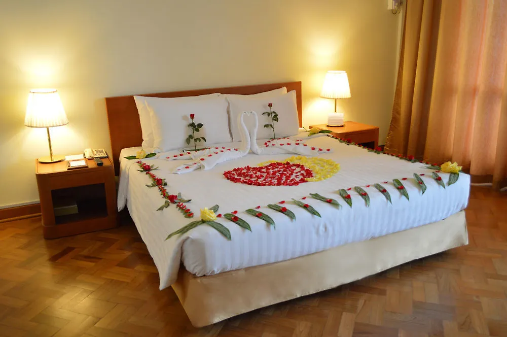 Inya Lake Hotel Rangum