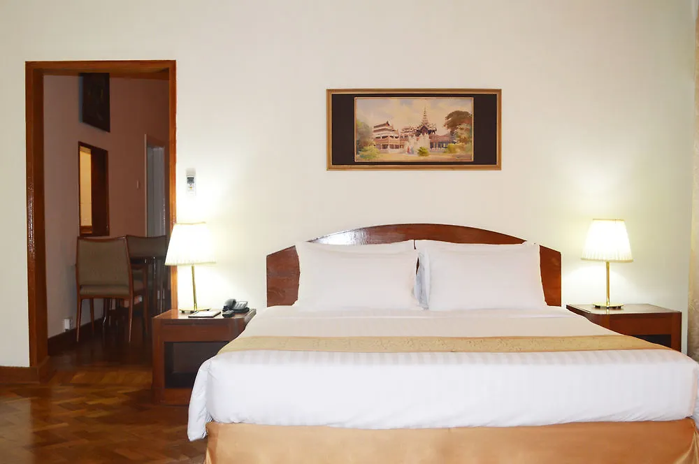 Inya Lake Hotel Rangum 4*,